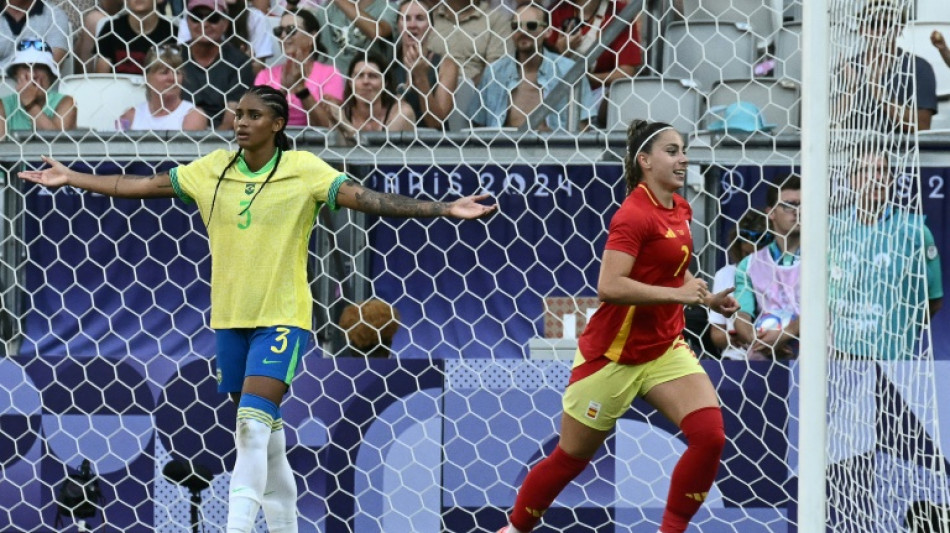 Com Marta expulsa, Brasil perde para Espanha e depende de outros resultados para avançar