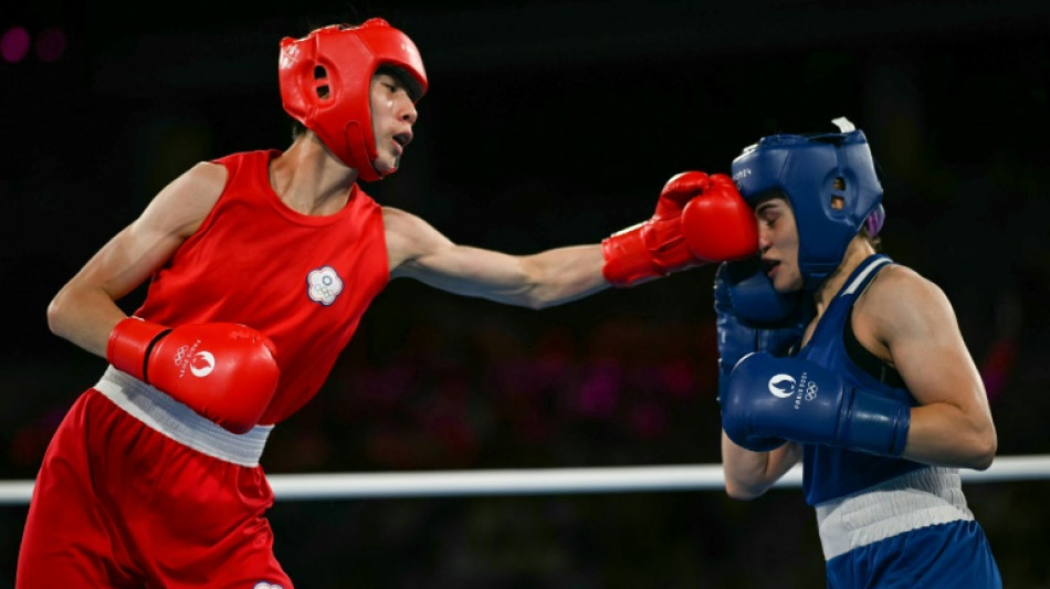 Berliner Tageszeitung Lin moves into Olympic gold medal fight, Halls