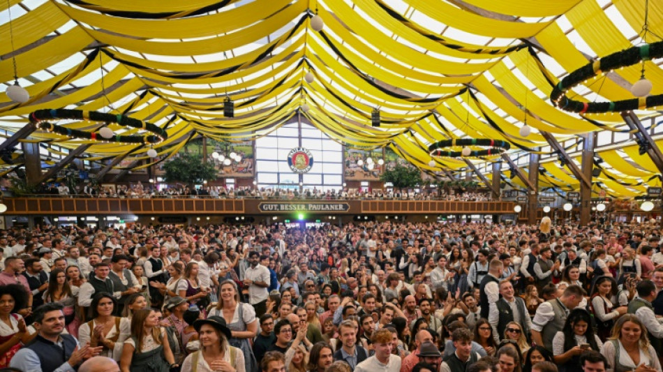 Münchner Oktoberfest mit traditionellem Fassanstich begonnen