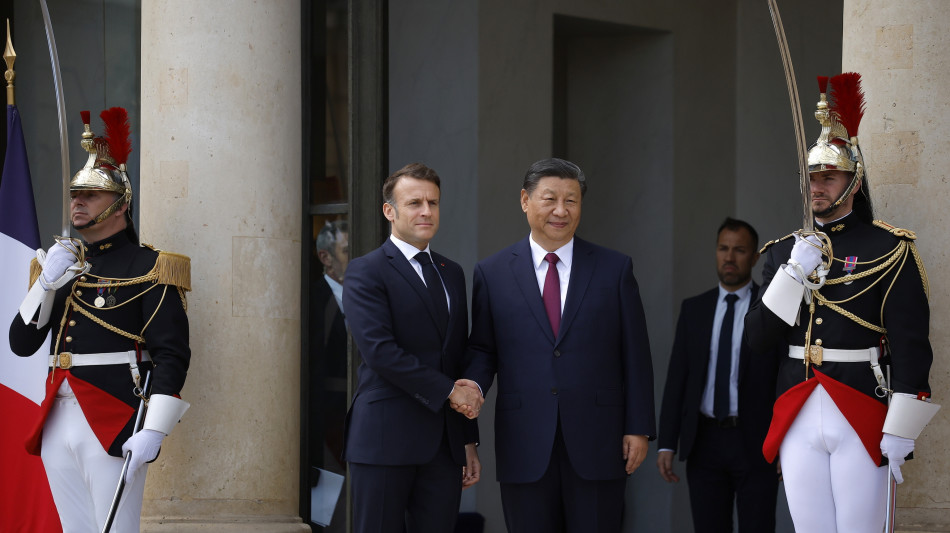 Xi Jinping è arrivato all'Eliseo, vedrà Macron e Von der Leyen