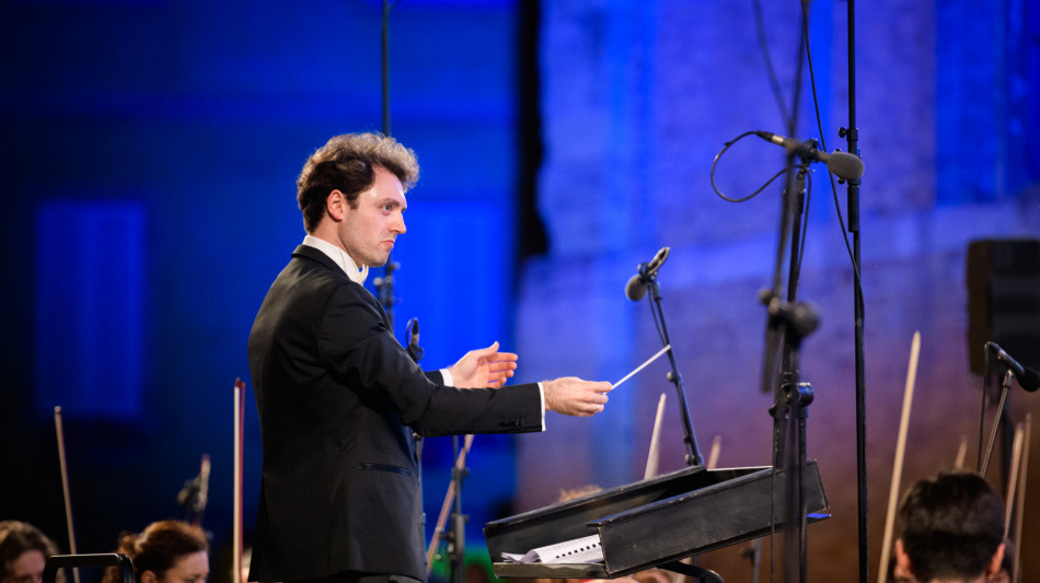 Alessandro Bonato sul podio della Filarmonica Toscanini