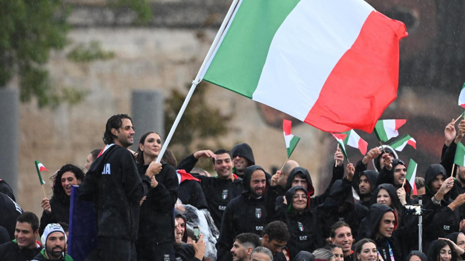 Parigi: sfila Italia,Tamberi-Errigo alzano il tricolore