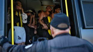 Mais de 200 torcedores do Peñarol são detidos no Rio por tumulto antes da semifinal da Libertadores