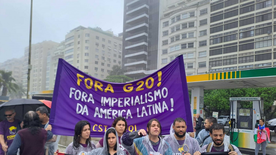 Prime proteste a Rio contro il G20, 'fuori gli imperialisti'