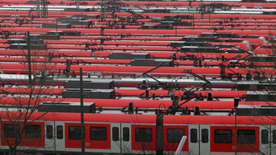 Berliner Tageszeitung - 20-Jähriger Surft Auf Zügen Hunderte Kilometer ...