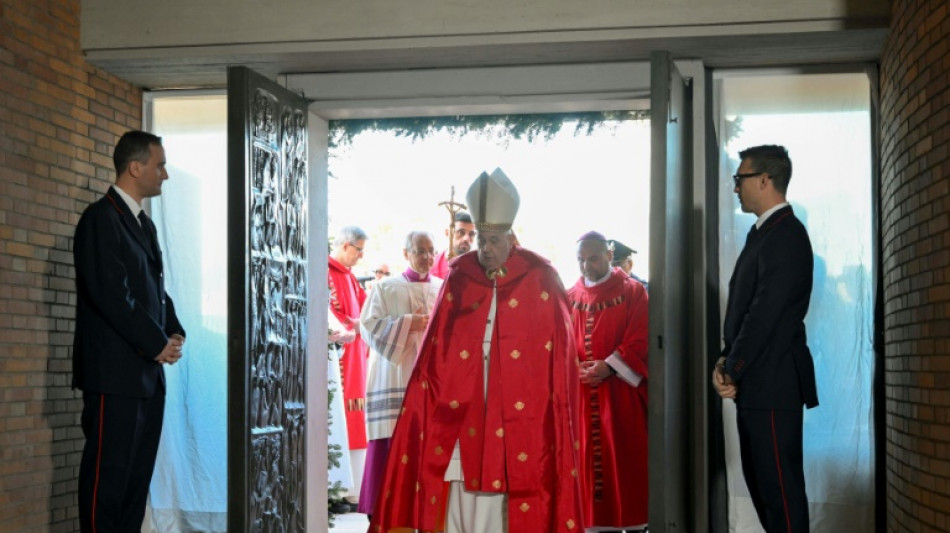 Papst ruft in Weihnachtsbotschaft zu Frieden und Dialog auf - Heiliges Jahr eingeläutet