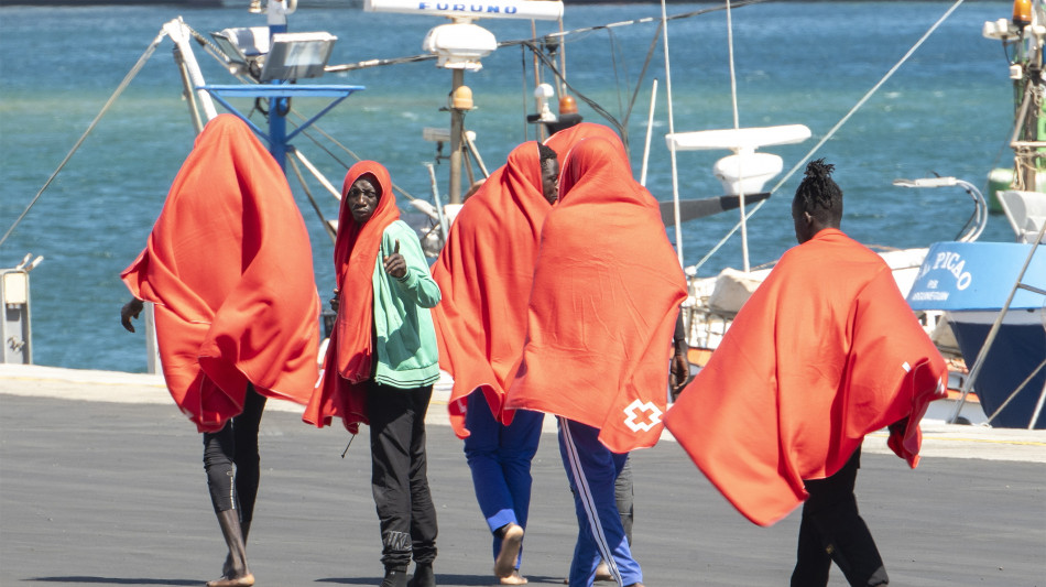 Almeno nove migranti morti in ribaltamento caicco alle Canarie