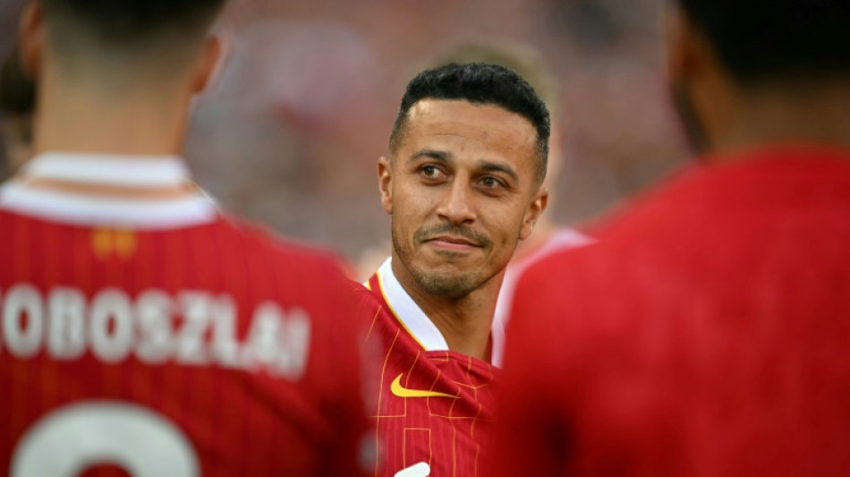 Spanish international Alcantara hangs up his boots 