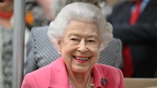 Königin Elizabeth II. besucht renommierte Gartenschau in London teil