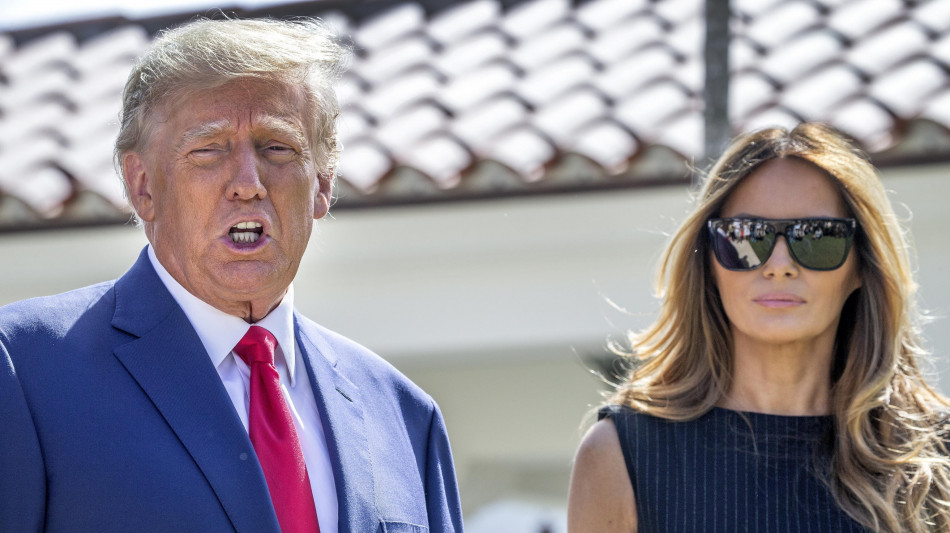 Melania Trump torna in pubblico con il marito