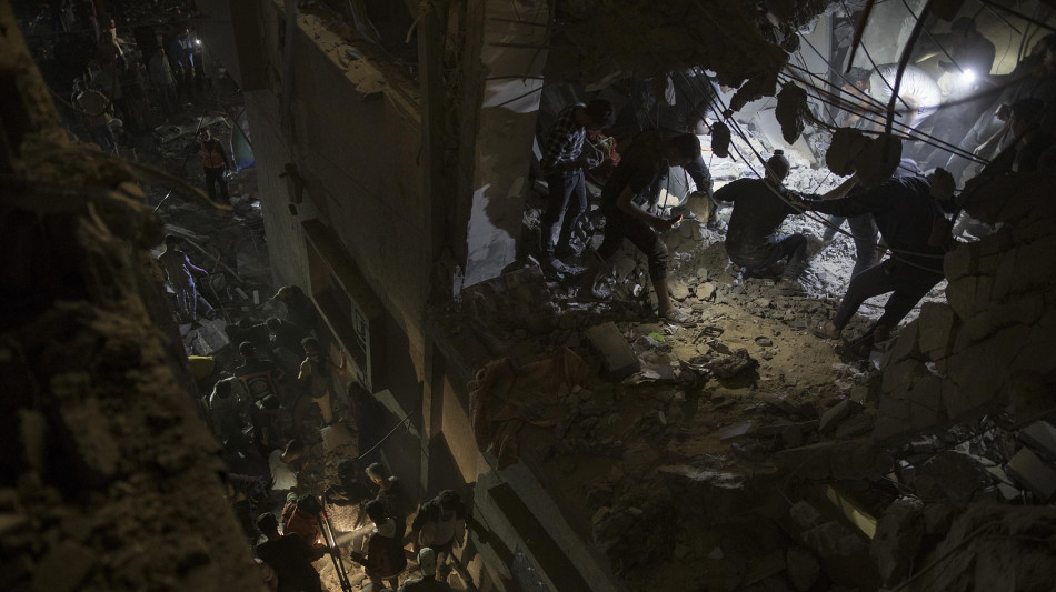 Al Jazeera, 11 morti e 40 feriti in raid Israele a Rafah