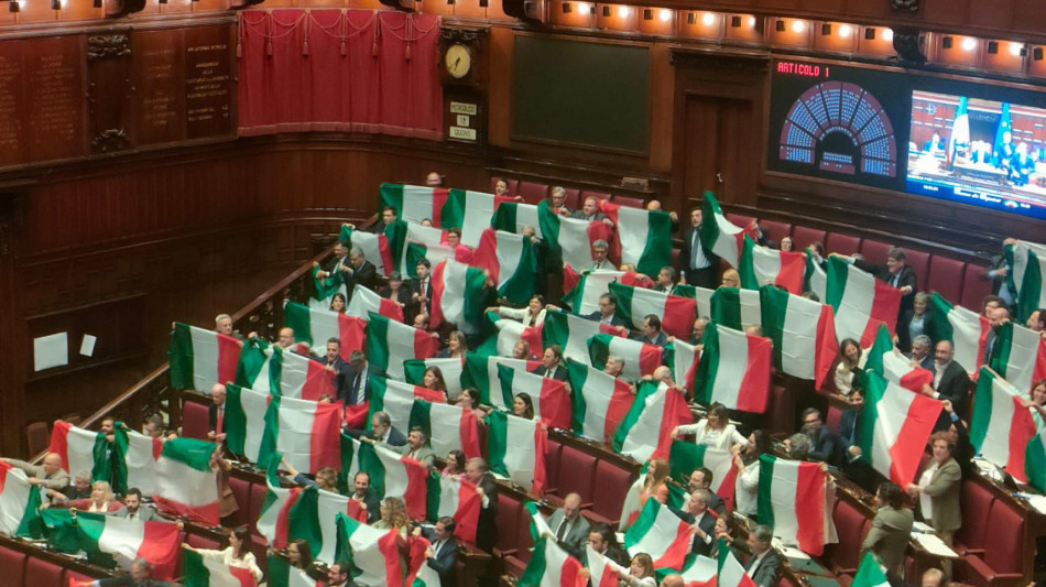 Fontana espelle deputato Lega che fa Decima in Aula (2)