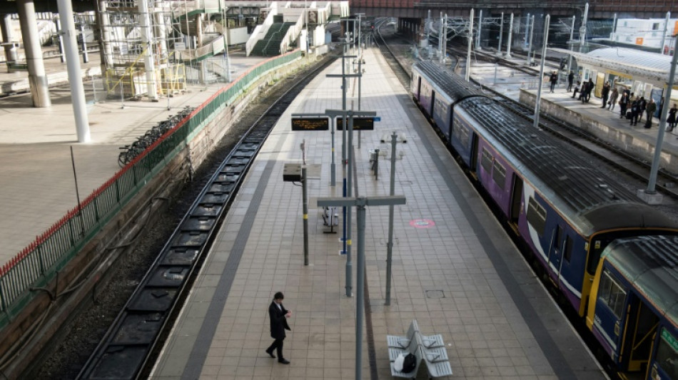 Zweiter Streiktag im britischen Bahnverkehr - nur einer von fünf Zügen fährt 