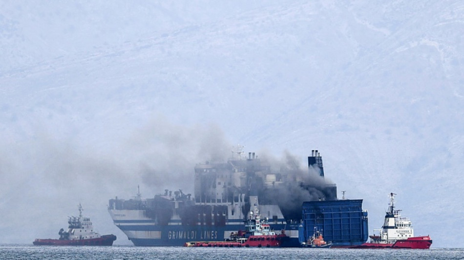 Encuentran a un camionero muerto a bordo del ferri que se incendió en Grecia