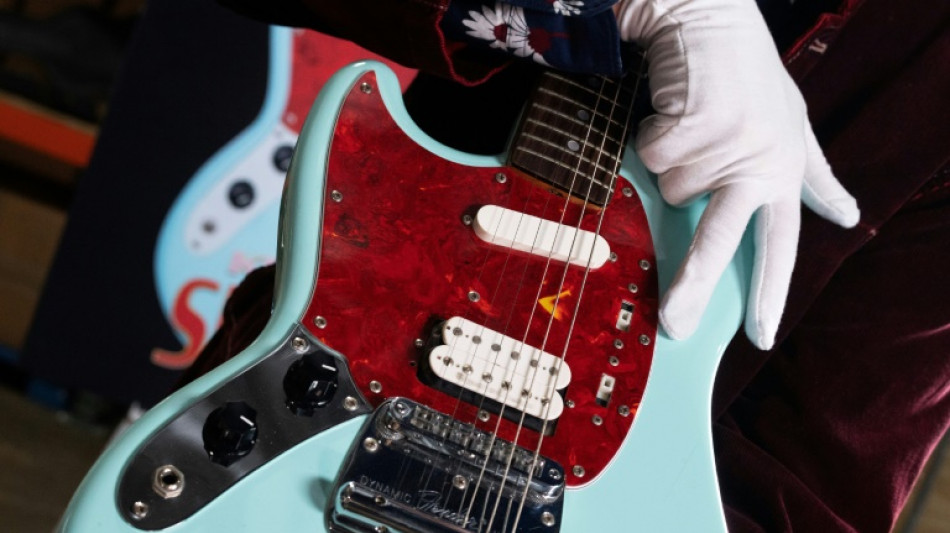 Guitarra da última turnê de Kurt Cobain leiloada por US$ 1,5 milhão