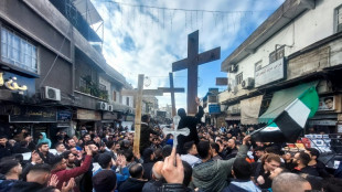 Cientos de cristianos se manifiestan en Damasco por la quema de un árbol de Navidad