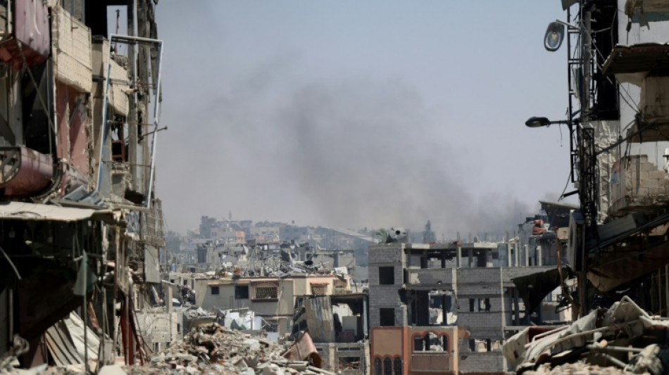 Novos bombardeios israelenses deixam milhares de deslocados em Gaza