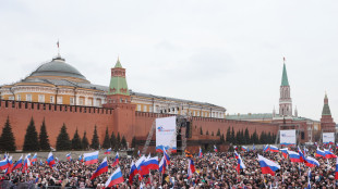 Decine di migliaia nella Piazza Rossa per Putin e la Crimea
