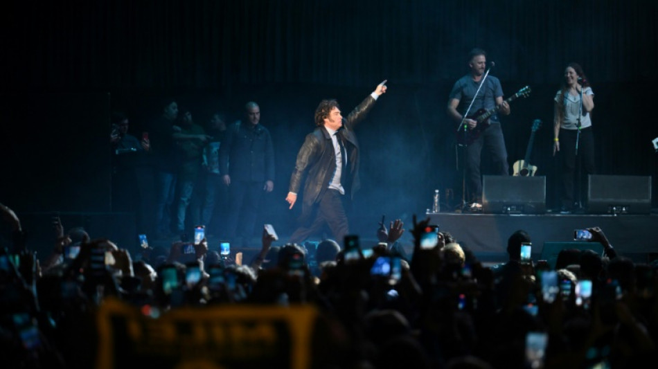El show de Milei: el presidente argentino cantó en presentación de su libro