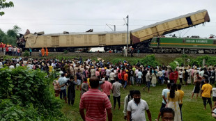 Colisão de trens no leste da Índia deixa sete mortos