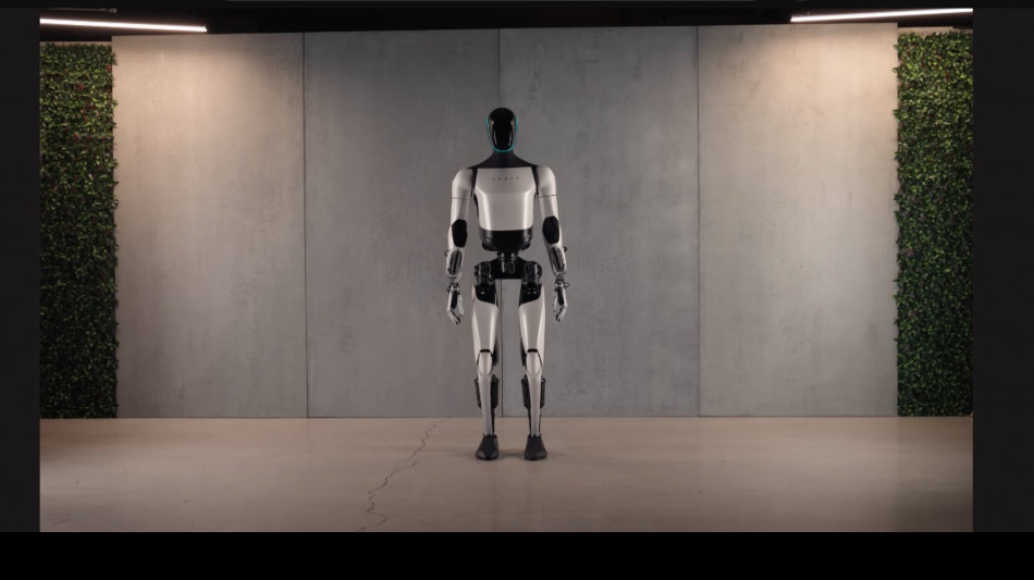 Optimus, il robot di Tesla pronto entro la fine del 2025