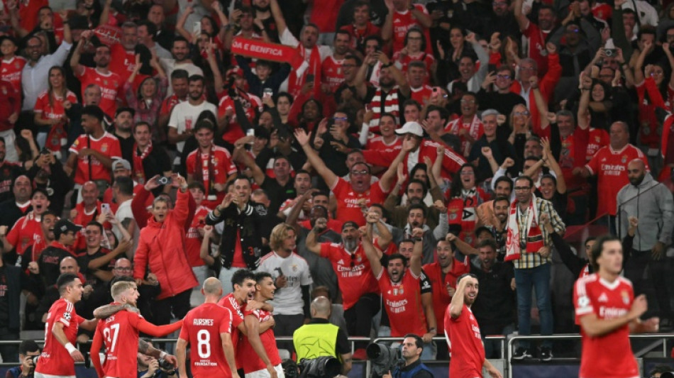 Rampant Benfica smash Simeone's absent Atletico