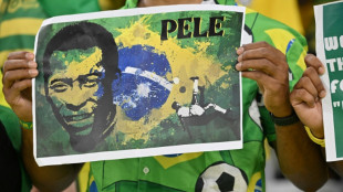 Pelé sigue mejorando, pero sin "previsión de alta", dicen los médicos