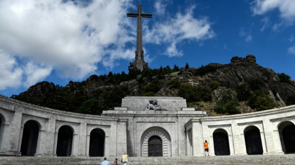 España inicia labores para exhumar víctimas en el Valle de los Caídos