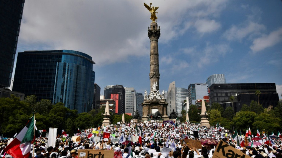 Câmara dos Deputados do México é bloqueada para impedir votação de reforma judicial