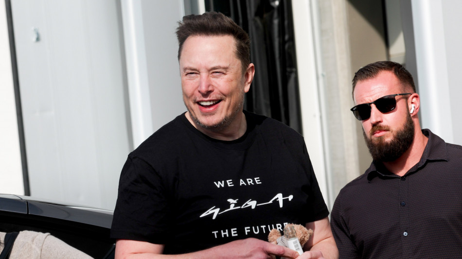 Elon Musk apre Grok, la chatbot di intelligenza artificiale