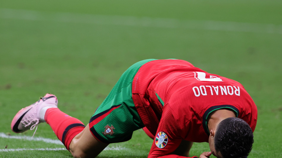 Euro 24: C.Ronaldo sbaglia un rigore, scoppia a piangere
