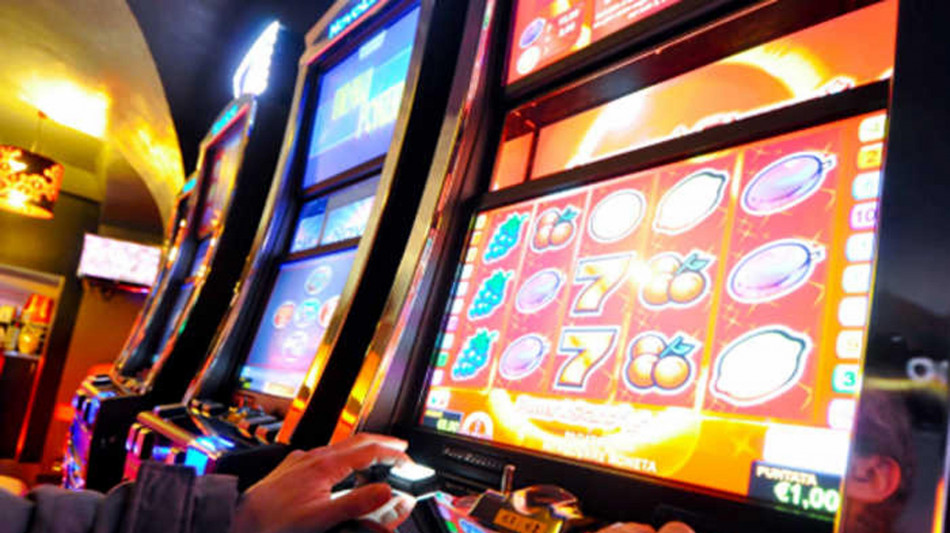 Rubavano fondi cassa delle slot machine, sequestrati 5 milioni