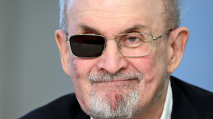 Autor de atentado contra Salman Rushdie é indiciado por terrorismo nos EUA