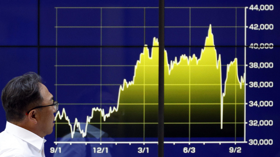 Borsa: Tokyo, apertura in rialzo (+0,90%)