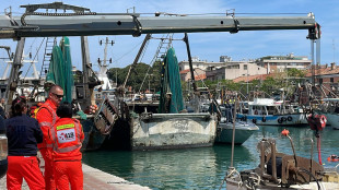 Auto nel porto canale a Rimini, sommozzatori in azione