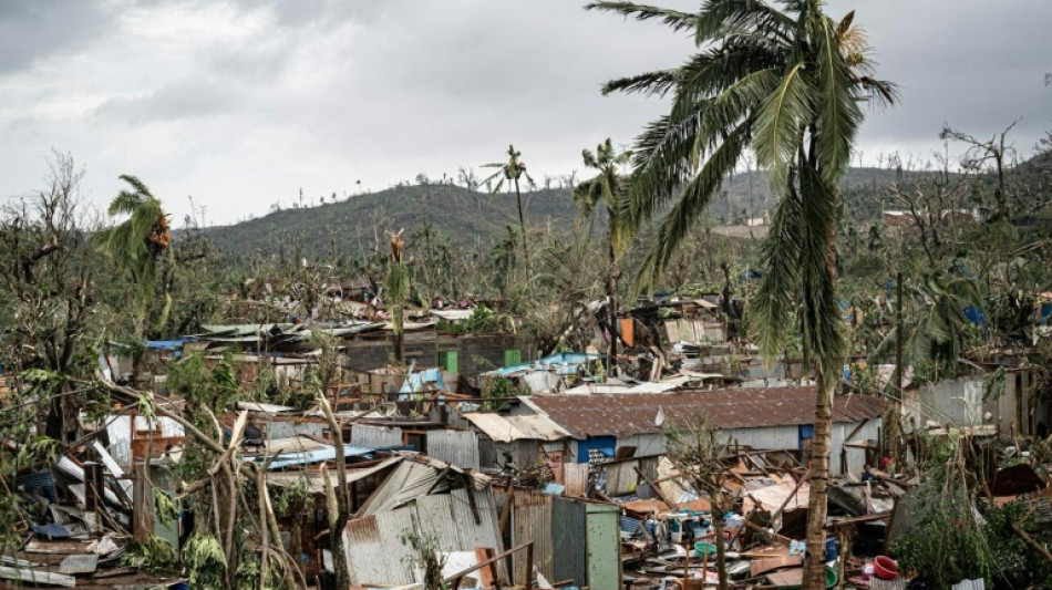 Berliner Tageszeitung France imposes curfew for cyclonehit Mayotte