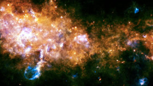 L'eruzione di una rara stella ha illuminato una galassia vicina