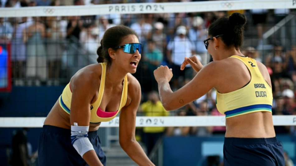 Berliner Tageszeitung Brazilians smash beach volleyball opponents in