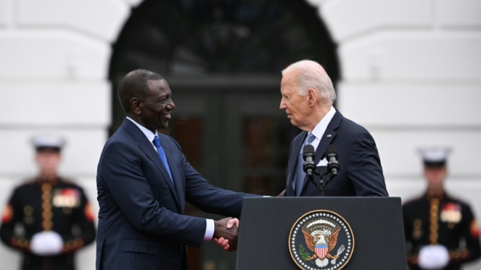 Presidente de Kenia promete junto a Biden acabar con las pandillas de Haití