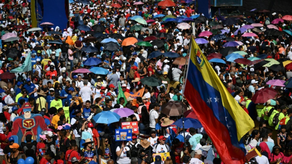 Marea roja, ola blanca: chavismo y oposición abren campaña presidencial en Venezuela