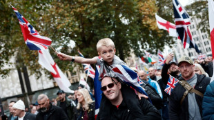 Miles de manifestantes de extrema derecha protestan en Londres