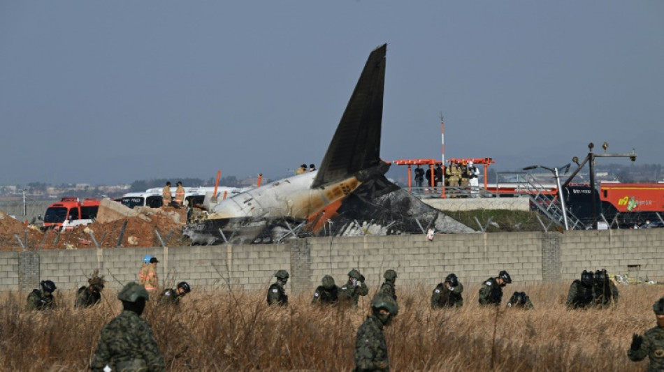 Kaum Hoffnung auf Überlebende: Mindestens 120 Tote bei Flugzeugunglück in Südkorea