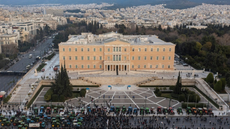 Griechische Bauern demonstrieren vor dem Parlament in Athen