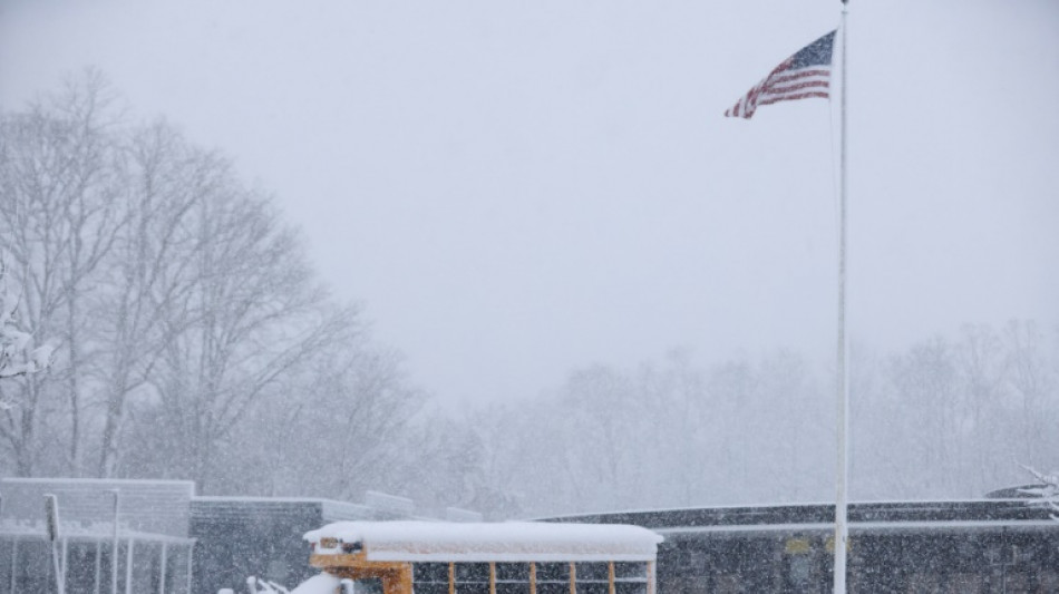 Travel chaos as US northeast hit by snowstorm