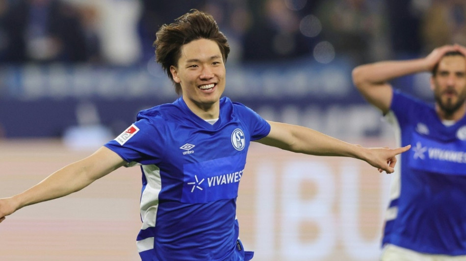 Enges Aufstiegsrennen: Schalke springt an die Tabellenspitze