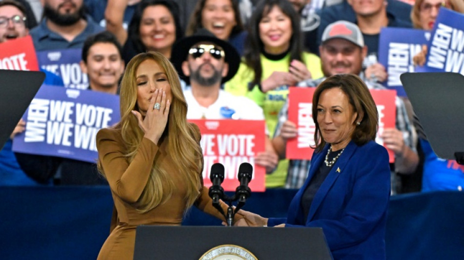 Jennifer Lopez pede às mulheres e aos latinos que votem em Harris