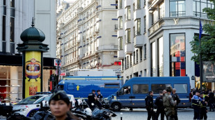 Paris: un homme attaque au couteau un policier avant d'être grièvement blessé, pas de mobile terroriste
