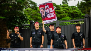 Grève chez Samsung: des dirigeants syndicaux protestent devant la maison du PDG