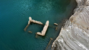 Un villaggio greco emerge da un lago a causa della siccità