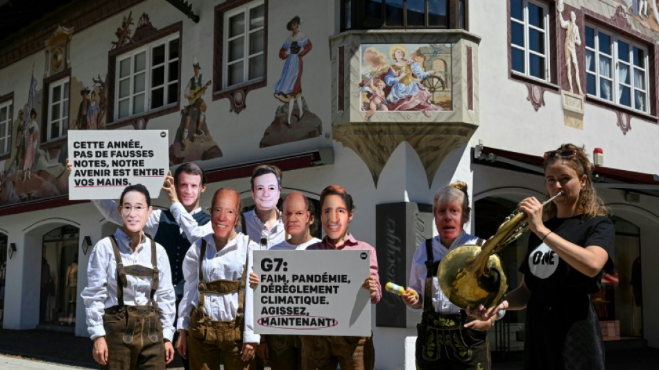 Protest gegen G7-Gipfel in Garmisch-Partenkirchen mit etwa 800 Teilnehmern
